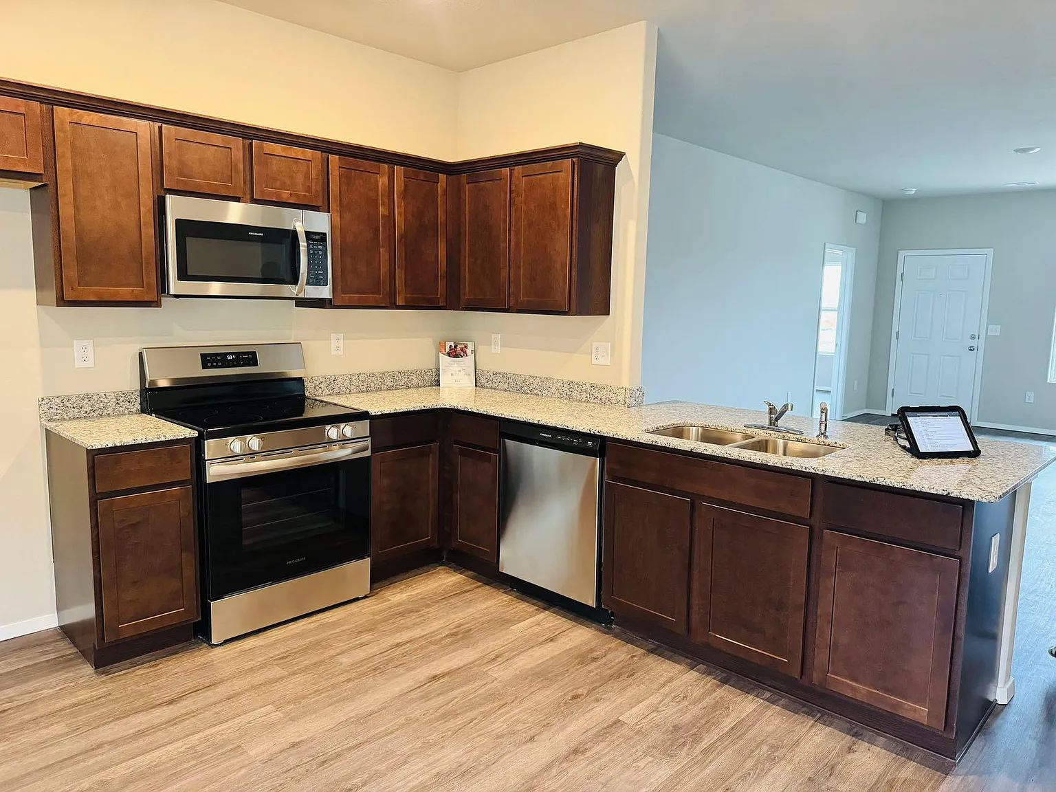 4 bed, 1470 sqft, $1,750 — Photo 2
