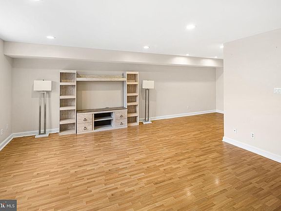 5th image of 1485 Tarleton Pl