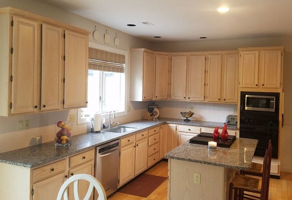 2nd image of 32 Fox Brook Ln
