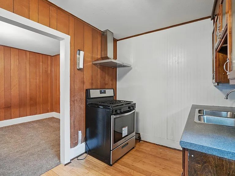 1102 S 15th St — Photo 10