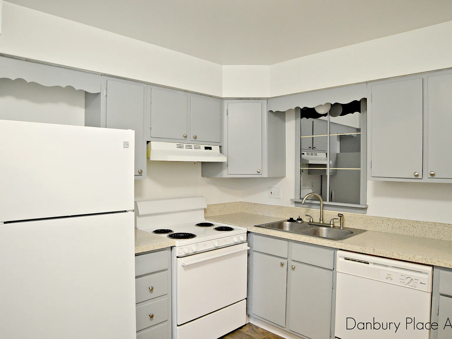 Danbury Place Apartments — Photo 1