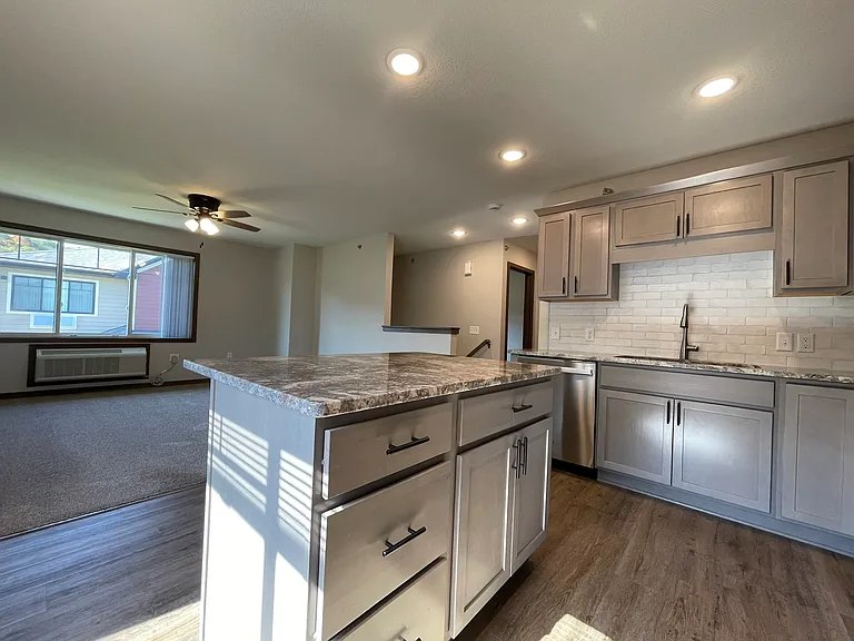 Gateway Place Apartments — Photo 69