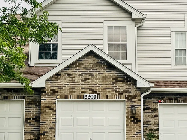 2910 Stockton Ct — Photo 1