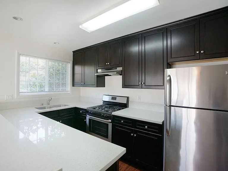 Larrabee 1219 — Photo 3