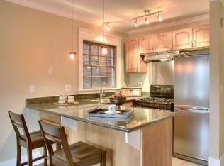 213 17th Ave E APT 14, Seattle, WA 98112