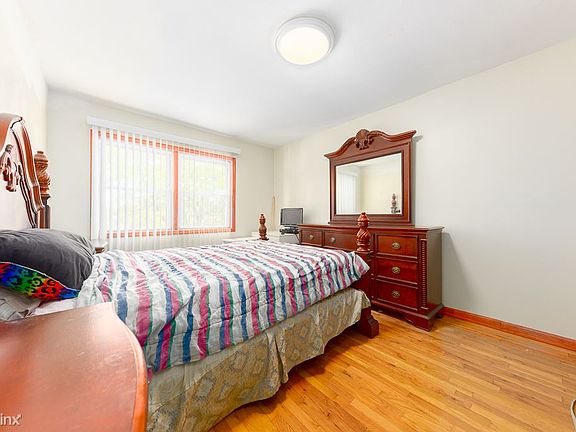 1055 E 80th St-07