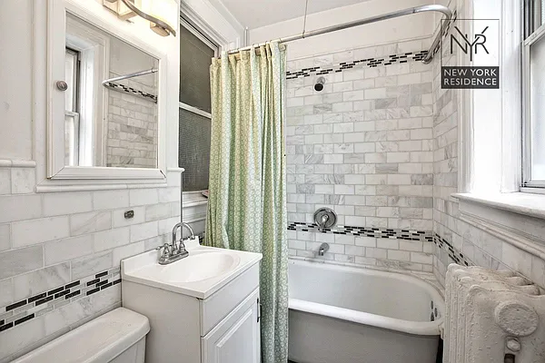 Sold by New York Residence | media 15