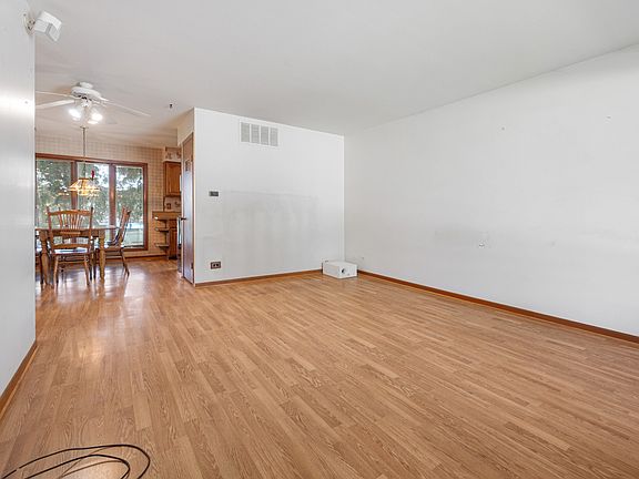 4th image of 1086 Hickory Ln