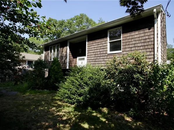 53 Wake Robin Trl, Saunderstown, RI 02874