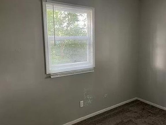 4th image of 15 Sherwood Ct