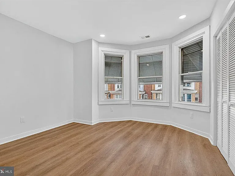 6737 N Smedley St — Photo 12