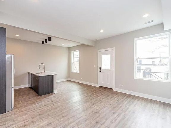 5th image of 1334 N Wicker Park Ave #2E