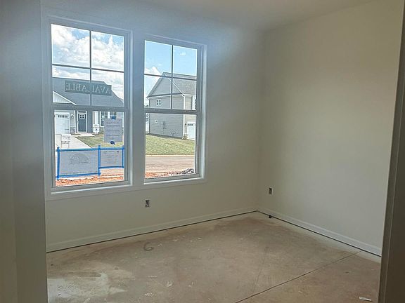 4th image of 914 Gibbons St Lot 90