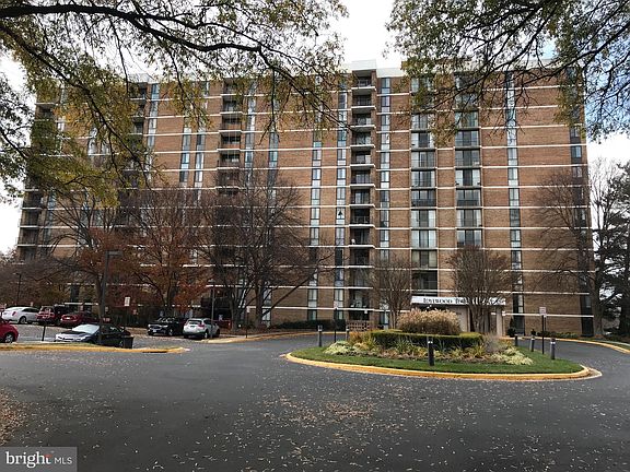 3rd image of 2300 Pimmit Dr APT 906