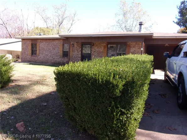 213 S 30th St, Ozark, AR 72949