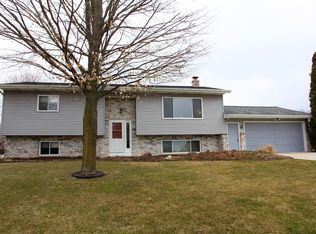 1222 Alcott Ave, Howards Grove, WI 53083