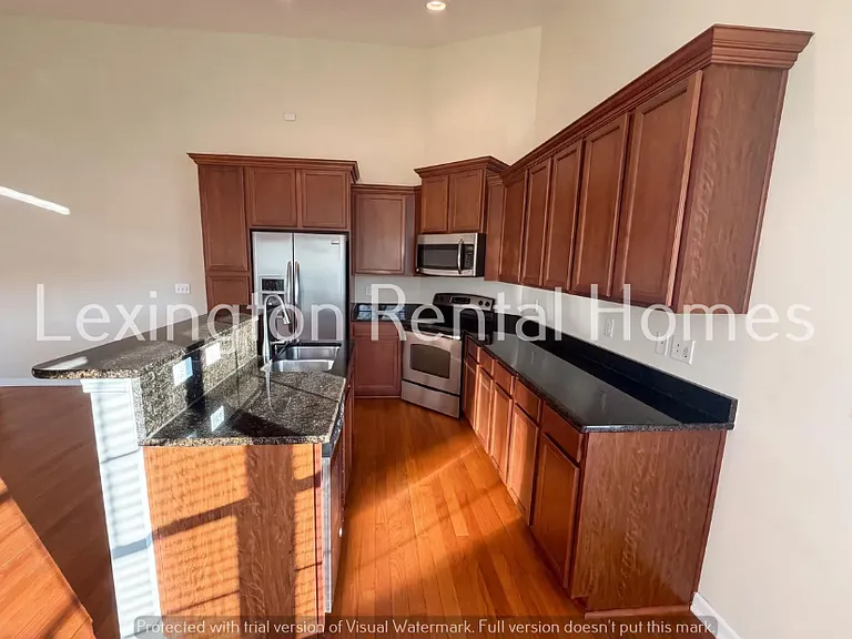 152 Castlefield Dr — Photo 3