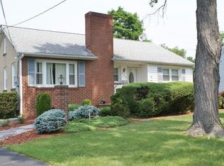 686 Denninger Rd, North Plainfield, NJ 07063