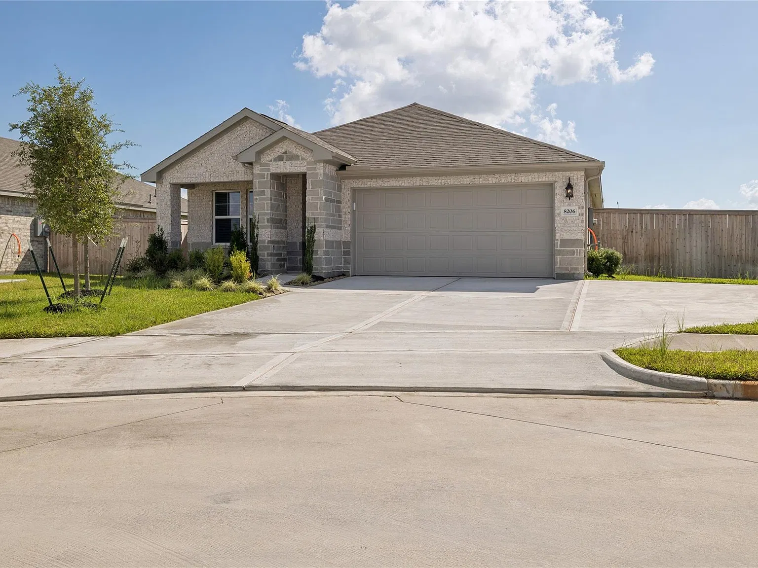 3 bed, 2.0 bath, 1688 sqft, $2,399 — Photo 3