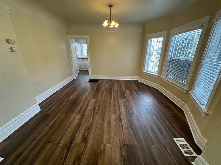 1124 W 37th Pl #1124 — Photo 16