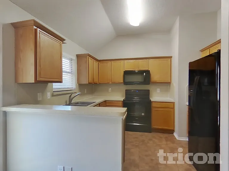 409 Roan Ln — Photo 7