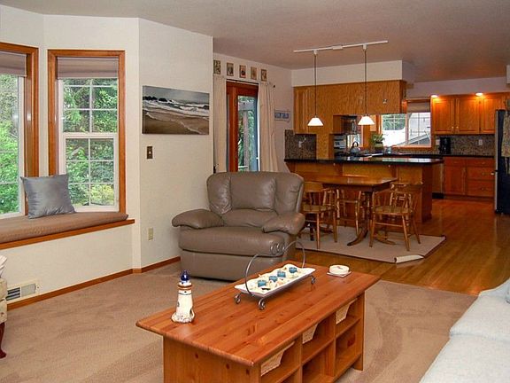 4th image of 1725 Camden Park Dr SW