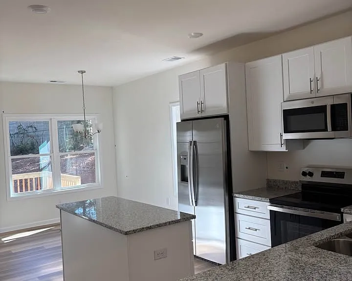 213 Carswell Dr — Photo 10