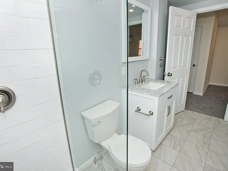2530 2nd Floor Chestnut Ave — Photo 5
