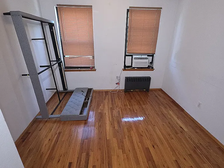 146 Freeman St #3L — Photo 6