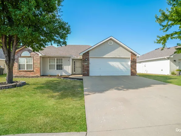 408 SW Graystone Dr, Grain Valley, MO 64029