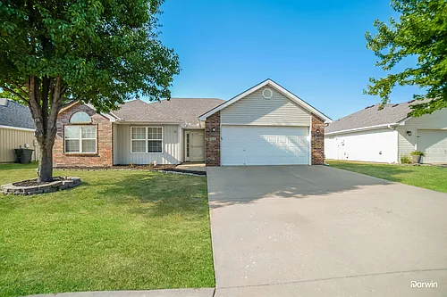 408 SW Graystone Dr Photo 1