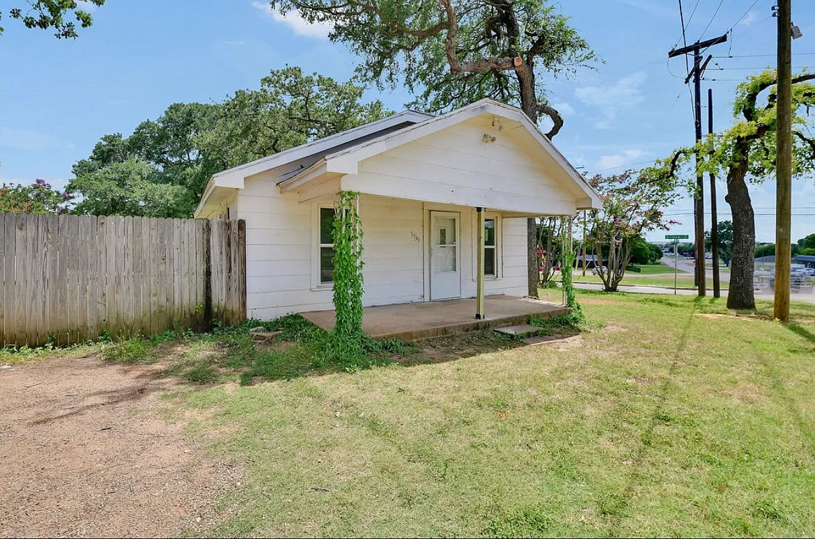5939 Meandering Rd — Photo 1