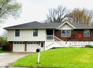 200 NE Noeleen Ln, Lees Summit, MO 64086