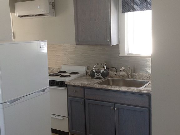 Kitchen area entry rear left
