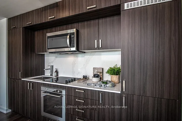 18 Erskine Ave #1909 — Photo 4