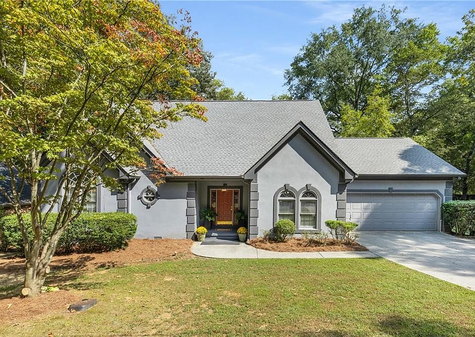 1st image of 20 Woodview Dr