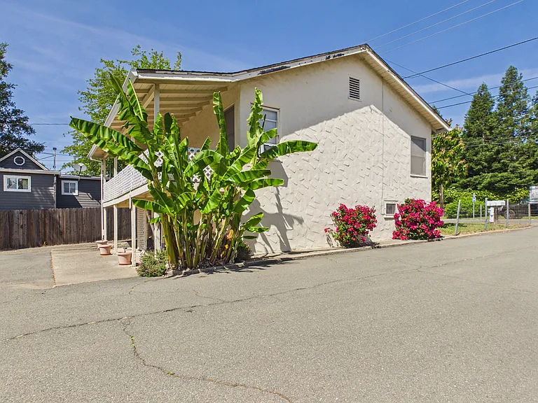 829 Healdsburg Ave — Photo 10
