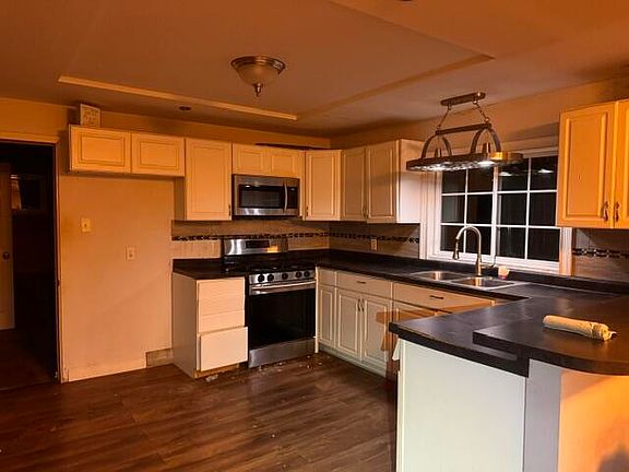 3rd image of 2209 Cline Ave