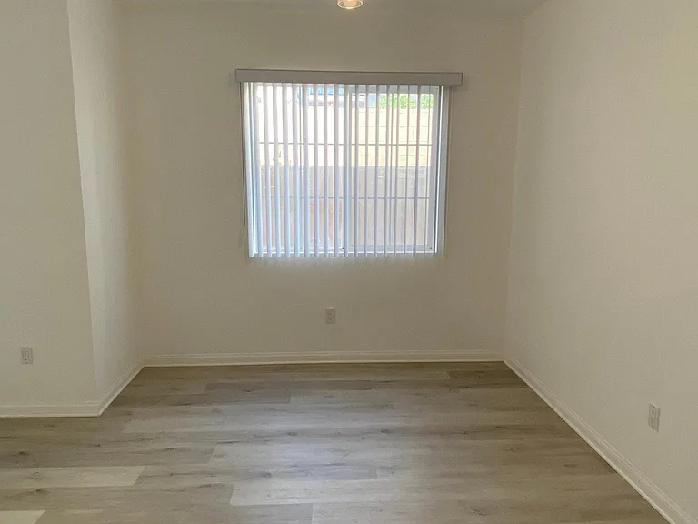 9731 Vesper Ave #9 — Photo 6