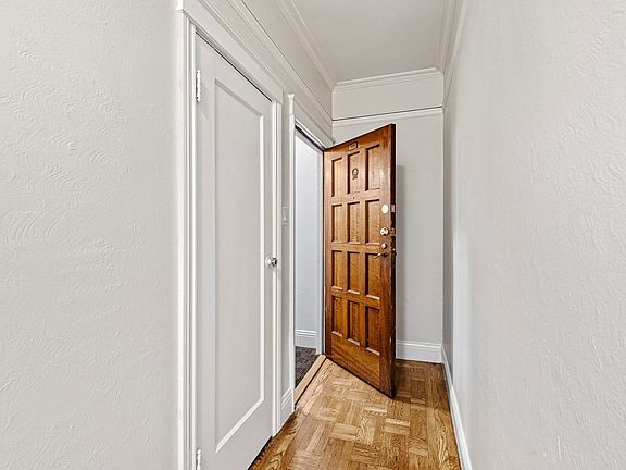 3rd image of 1850 Sacramento St #502