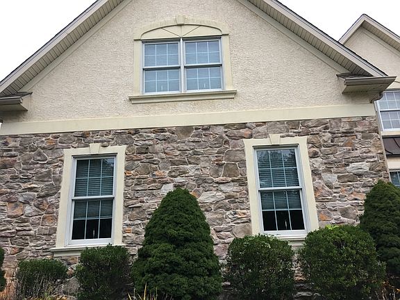 3rd image of 3141 Old Carriage Dr