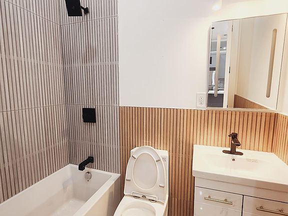 5th image of 60 Jordan Ave APT 1A