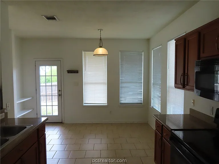 4115 McFarland Dr — Photo 15