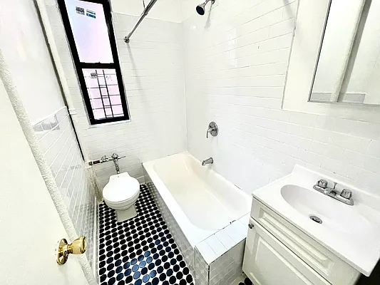 Rented by Pear NYC LLC | media 24