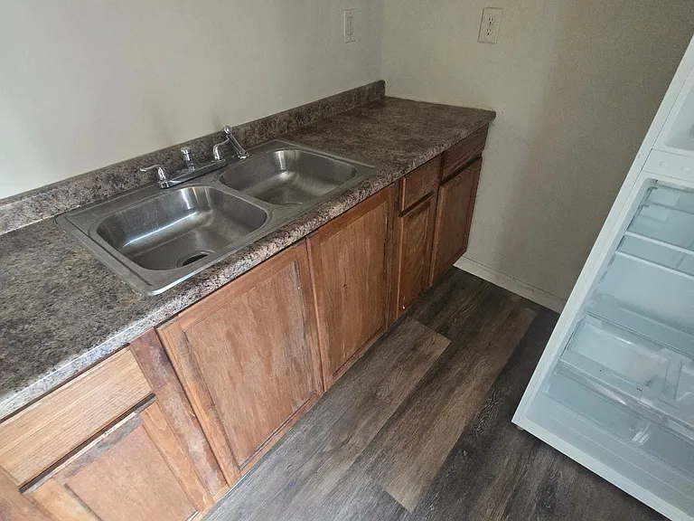 635 E Willow St #4 — Photo 11