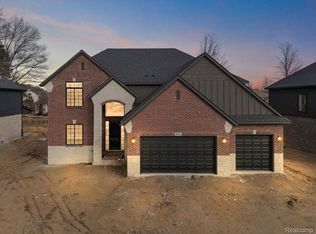 50702 Mistwood Dr, Macomb, MI 48042