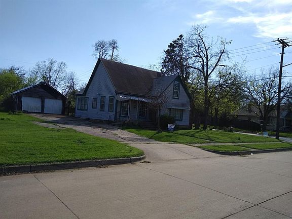 2nd image of 2900 Thannisch Ave