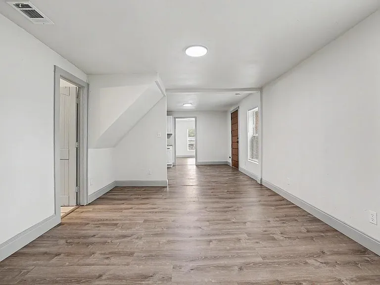 1320 S 7th Ave — Photo 4