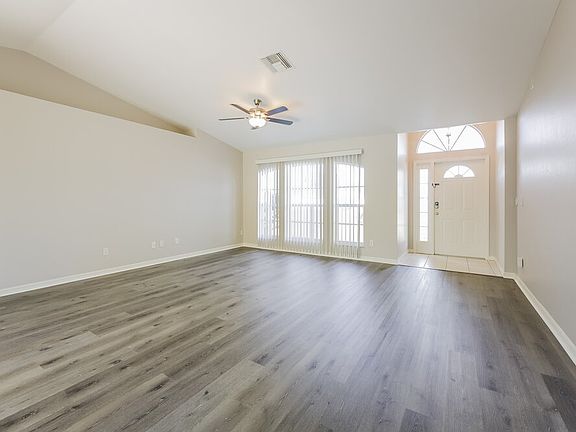3rd image of 773 Arundel Cir