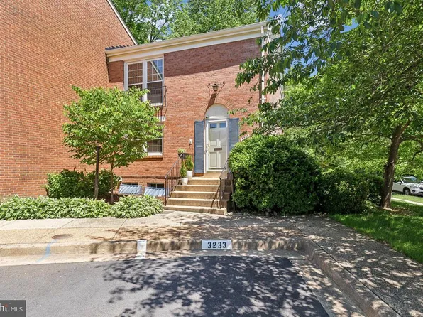 3233 Dunster Ct, Fairfax, VA 22030